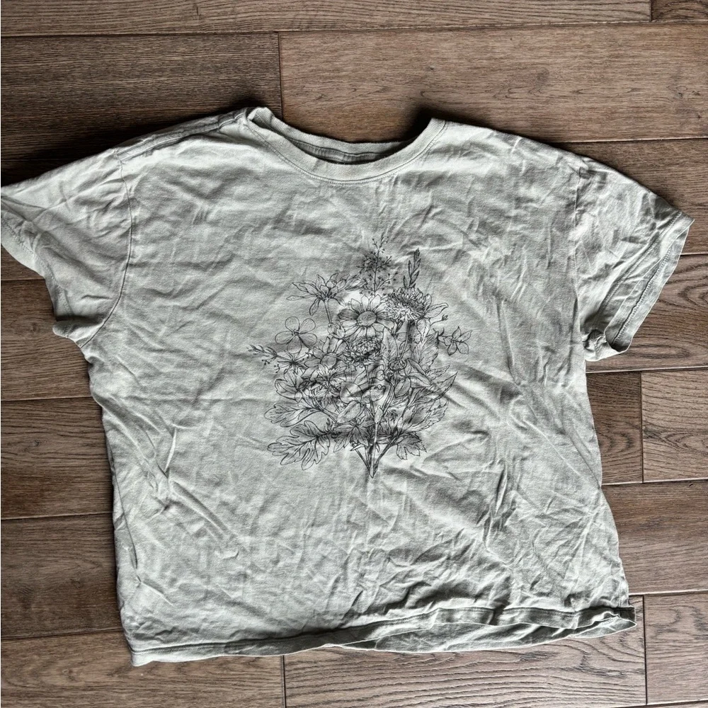 Set of 2 Graphic T-Shirts Size Small - Picture 2 of 7
